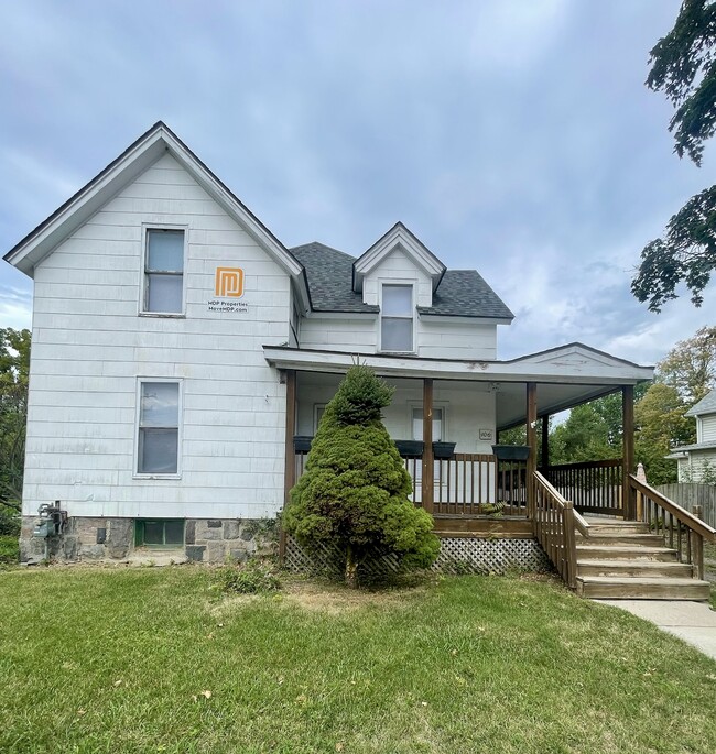 Building Photo - 106 S Hamilton St