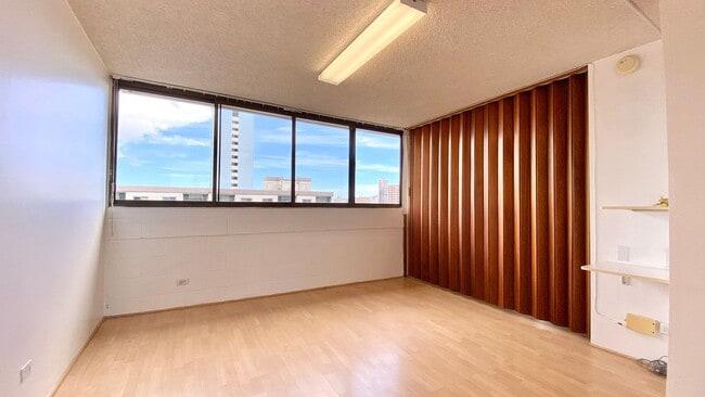 Building Photo - Available Now! Studio on Kinau Street with...