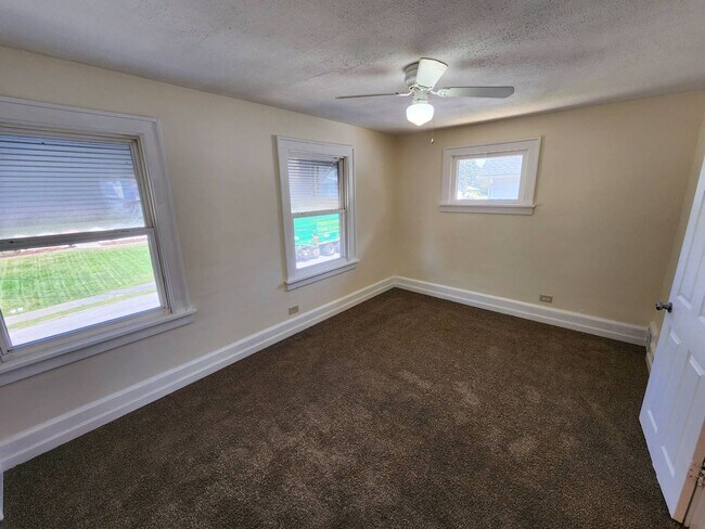 Building Photo - Charming 3-Bedroom Property In Prime location