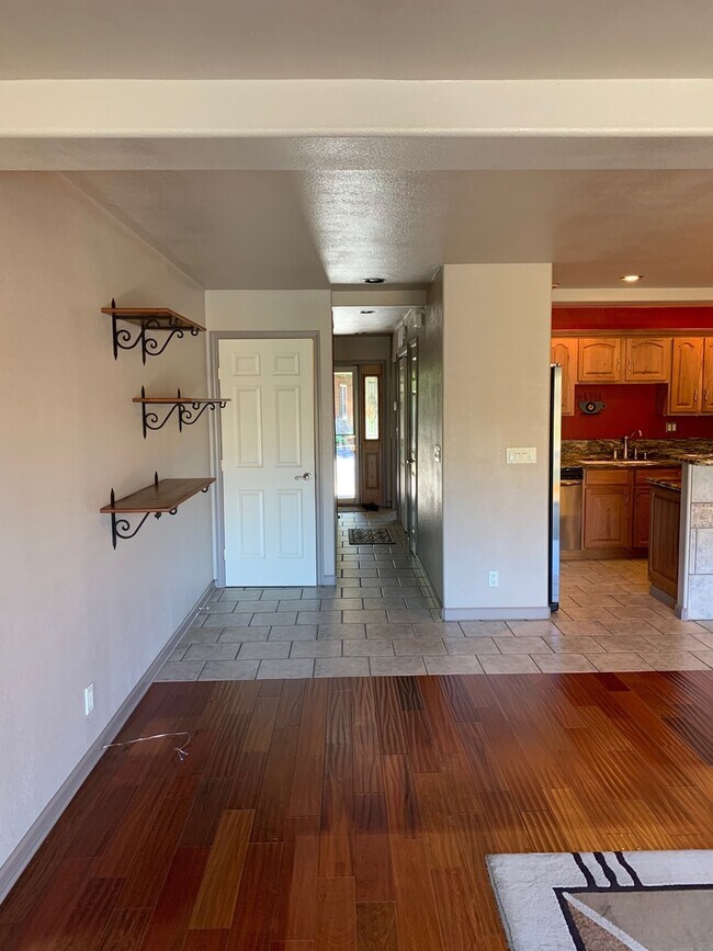 Building Photo - Secure your boat dock before summer!  Unfurnished 3 bed, 2 bath condo with marina and mountain vi...