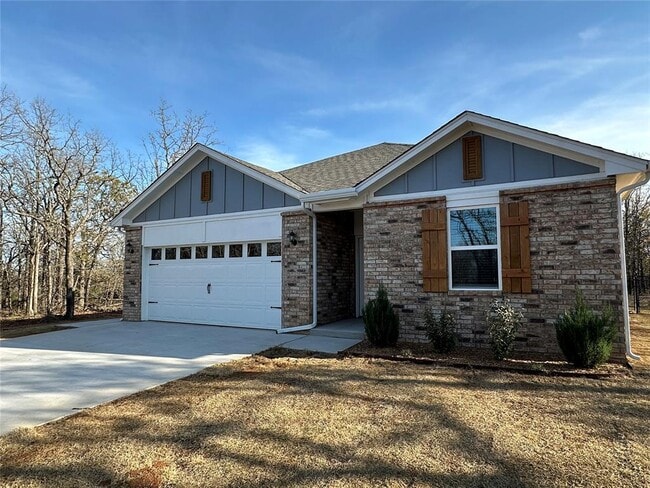 Building Photo - 17030 Oak Dr