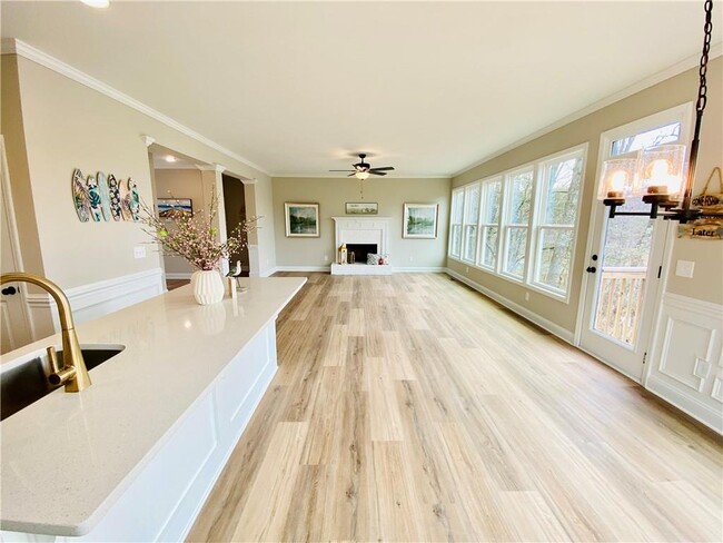 Building Photo - 6960 Diana Cir