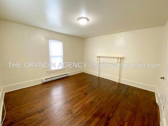 Building Photo - 909 13th St SE