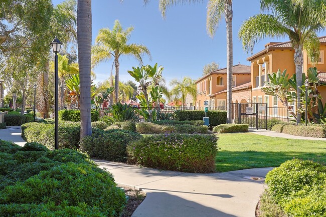 Building Photo - Fully Furnished 2-Bed, 2.5-Bath Home with ...