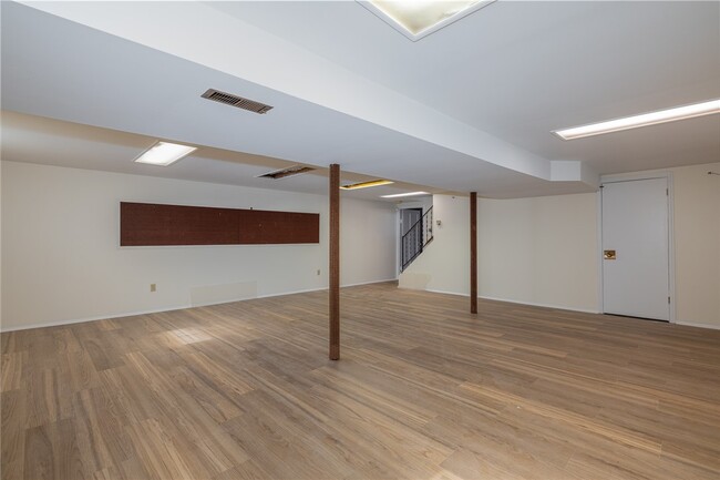 Building Photo - 75 Parkwood Ave