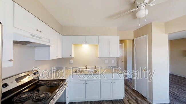 Building Photo - 335 Ruskin Dr