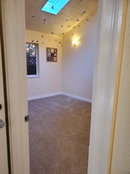 Third Bedroom - 3430 SW Scholls Ferry Rd