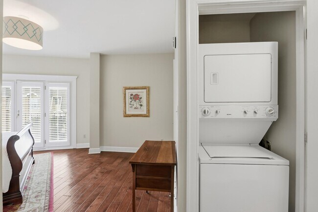 Building Photo - 5400 Park Ave