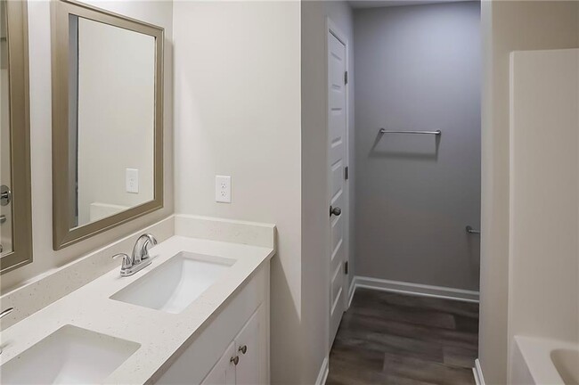 Building Photo - 1150 Red Bud Cir
