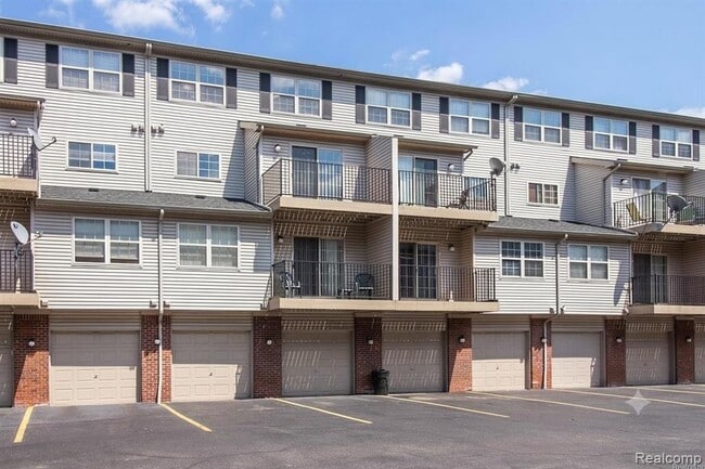 Building Photo - 29415 Glen Oaks Blvd E