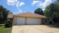 Building Photo - New Braunfels 2 Bedroom 2 Bath less than 1 mile from Landa Park!