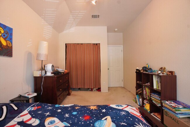 Building Photo - 3001 Bernardino Cove