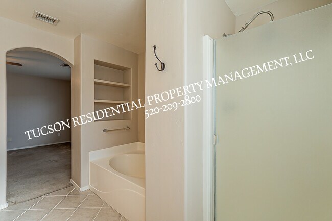 Building Photo - 7623 S Meadow Spring Way