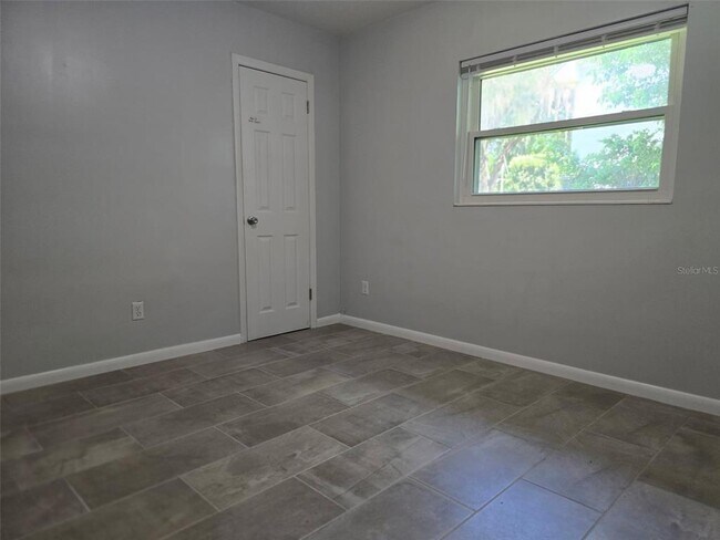 Building Photo - 507 Lake Lulu Dr