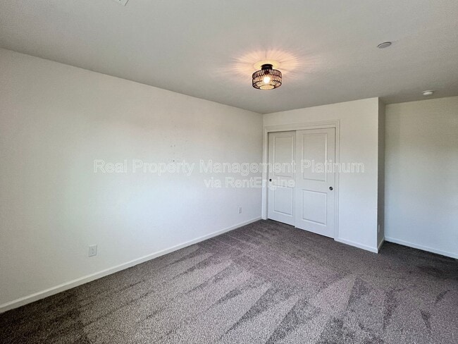 Building Photo - 2038 N Perry Ln