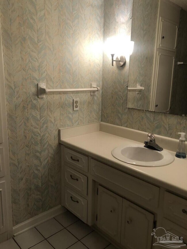 Building Photo - 3885 Hidden Oaks Dr