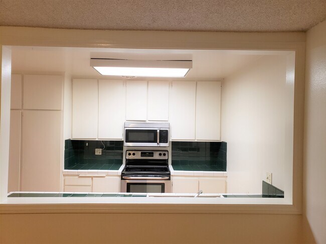 Building Photo - 1127 E Del Mar Blvd