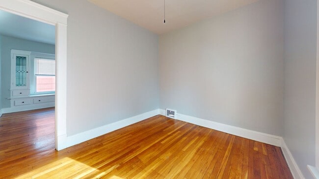 Building Photo - 2046 Wyandotte Ave