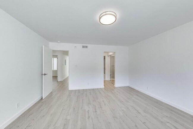 Building Photo - 2137 Lombard St