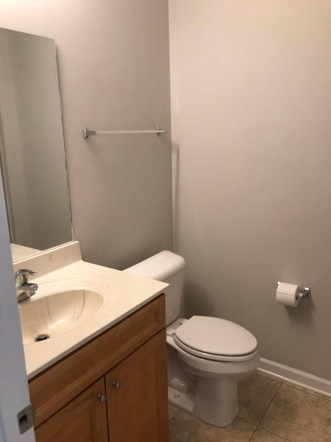 Building Photo - 1610 E Southfield Cir