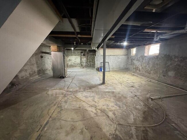 Building Photo - 3704 Taft Ave