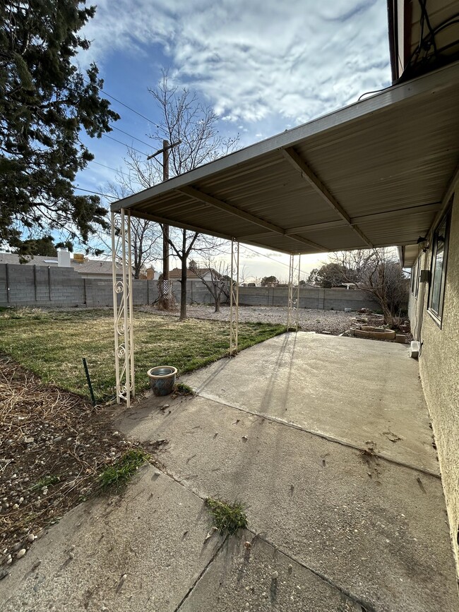 Building Photo - 12204 Baja Dr NE
