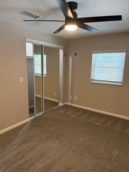 Building Photo - 1232 Galapagos Ave S
