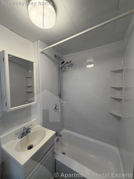 Building Photo - 92 Pleasant St