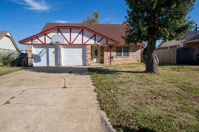 Building Photo - 224 S Bouziden Dr