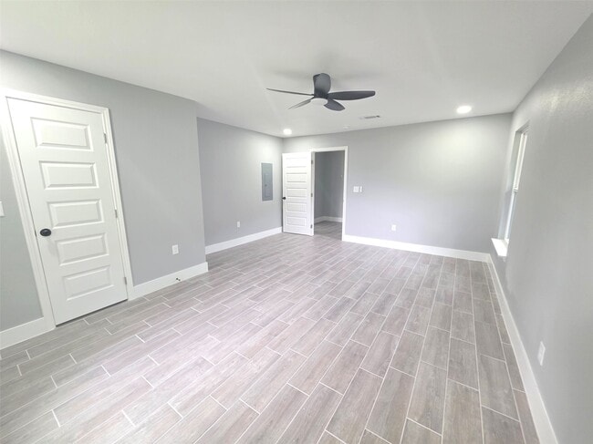 Building Photo - 3914 Southlawn St