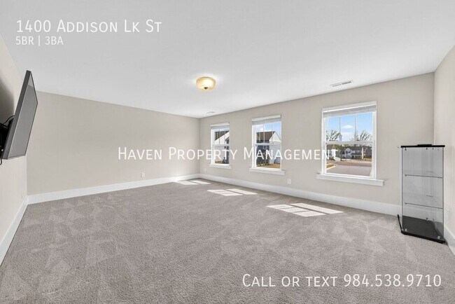 Building Photo - 1400 Addison Lk St