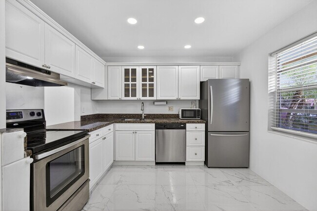 Building Photo - 105 Lake Irene Dr