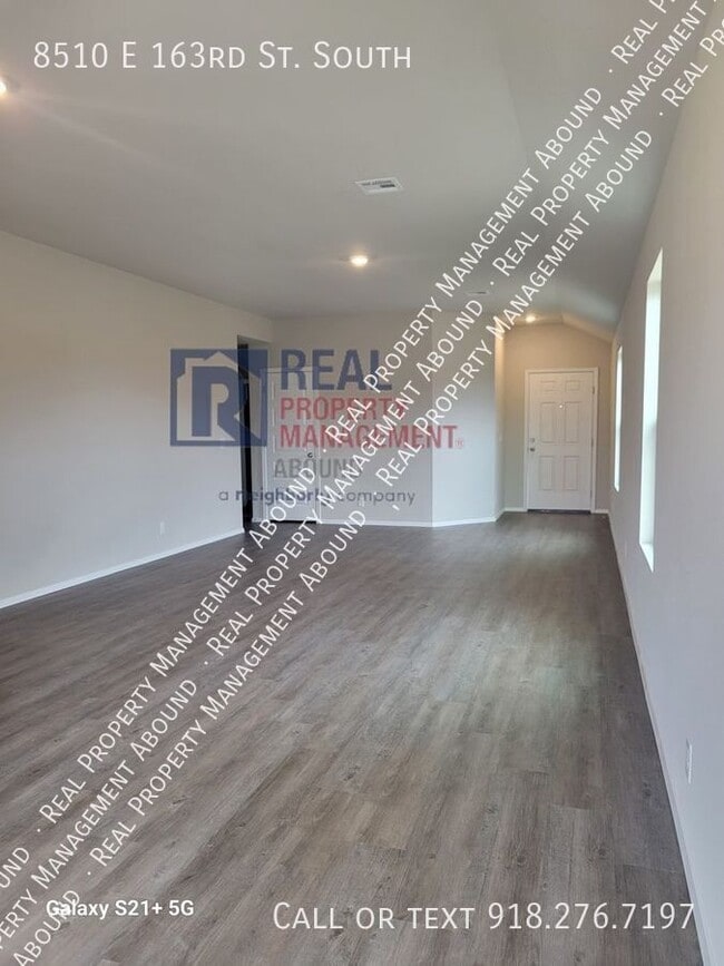 Building Photo - 8510 E 163rd St S