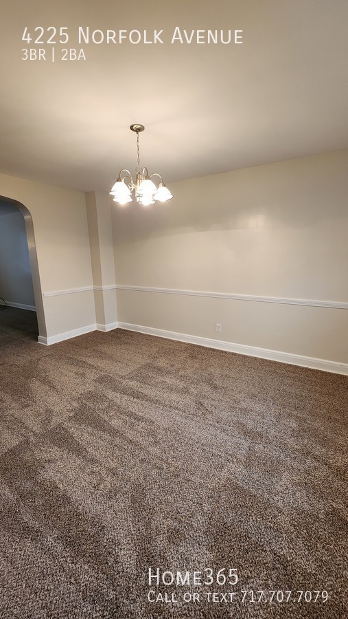 Building Photo - Renovated Three Bedroom is West Forest Park