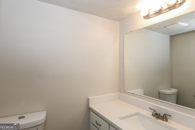Building Photo - 6097 Twin Creeks Ct