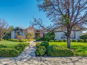 Building Photo - Livermore South Very Private 4 bedroom/3 b...