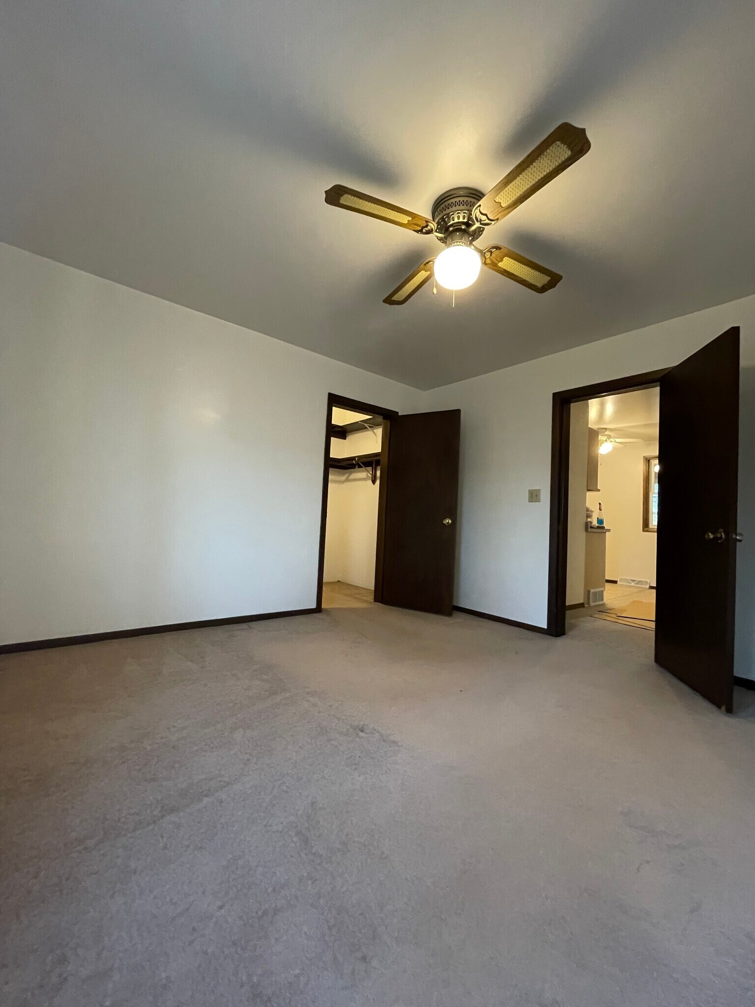 Bedroom with closet - N5385 County Rd V