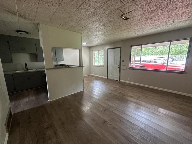 Building Photo - 507 S Connor Ave