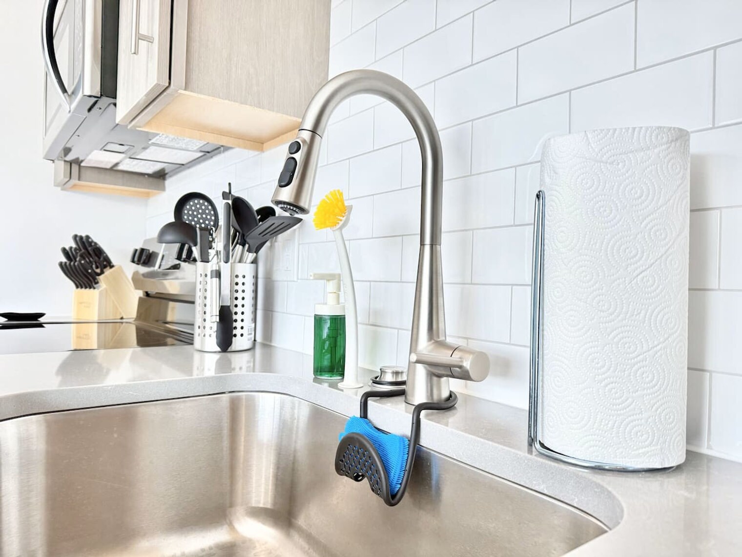 Building Photo - 501 N Perth St