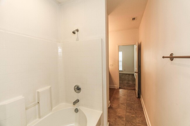 Building Photo - 334 High Meadows Pl