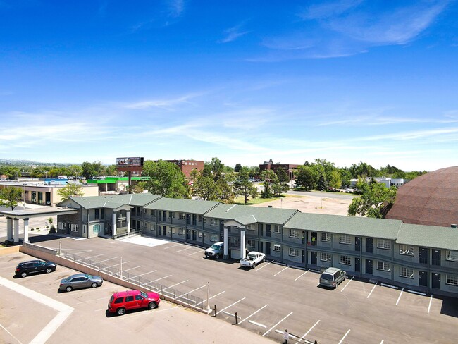 Building Photo - Remodeled Studio Apartments Near Memorial ...