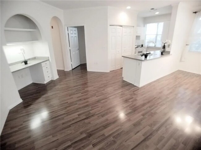 Building Photo - 860 N Orange Ave