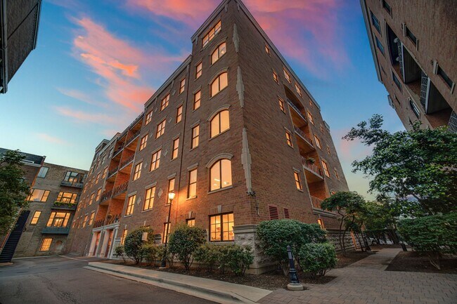 Building Photo - 2811 N Bell Ave