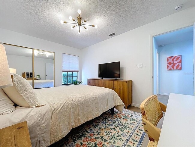 Building Photo - 4646 La Jolla Dr