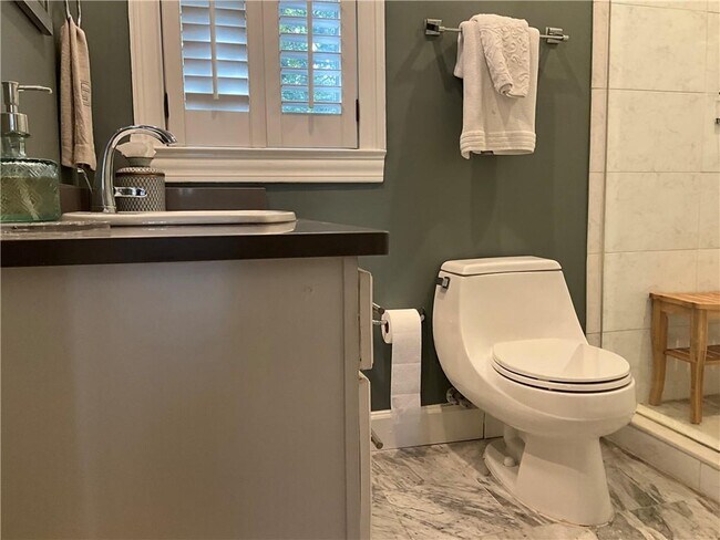 Building Photo - 2222 Peachtree Rd NW