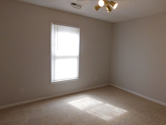 Building Photo - 210 Rivershore Dr