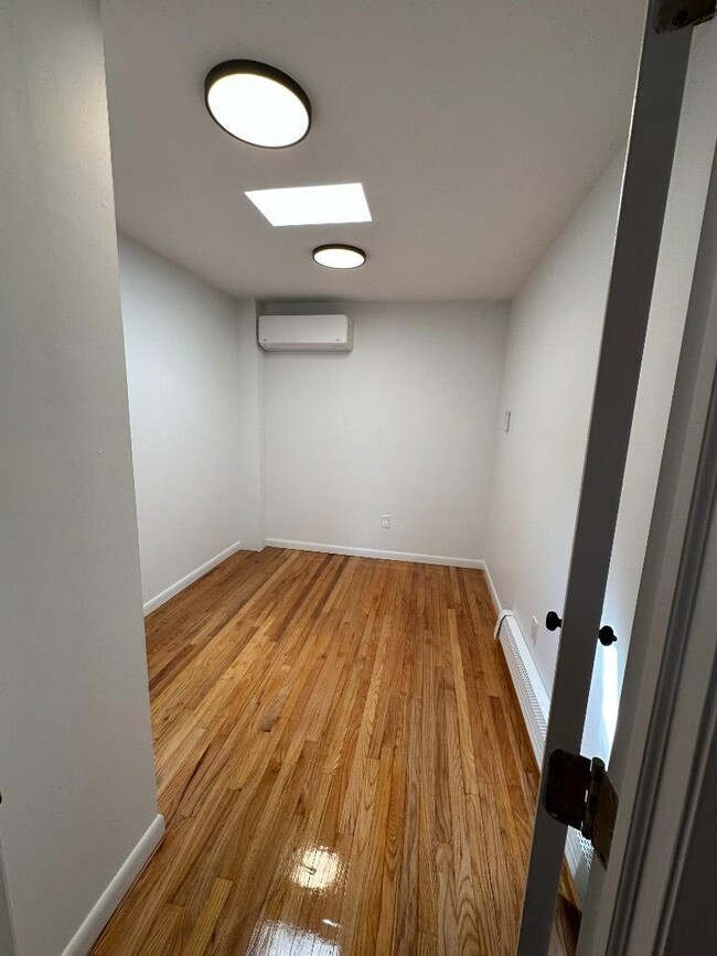 Building Photo - 3 bedroom in Brooklyn NY 11231