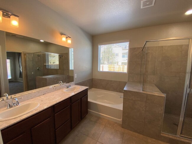 Building Photo - Great Home in Sparks