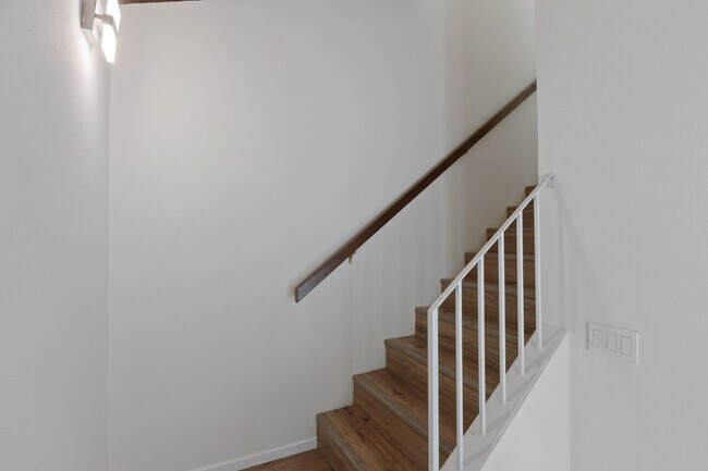 Building Photo - Tri-Level Townhome with Bonus Room | Ranch Los Charcos