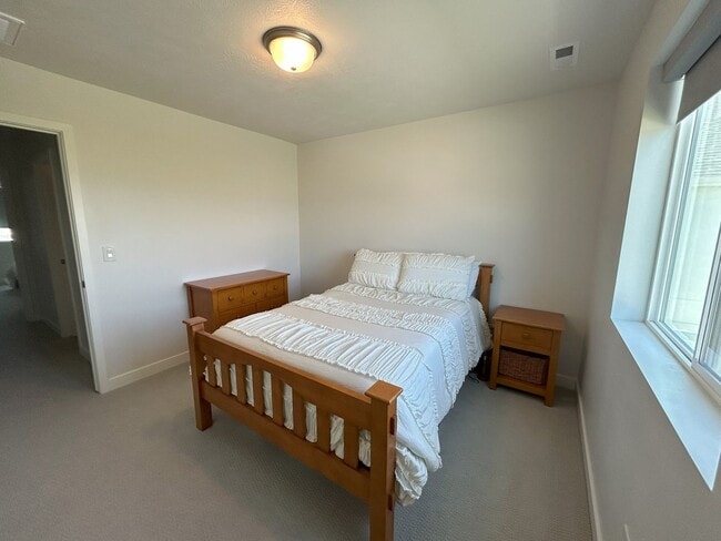Building Photo - 5 Bed/3 Bathroom house in America Fork
